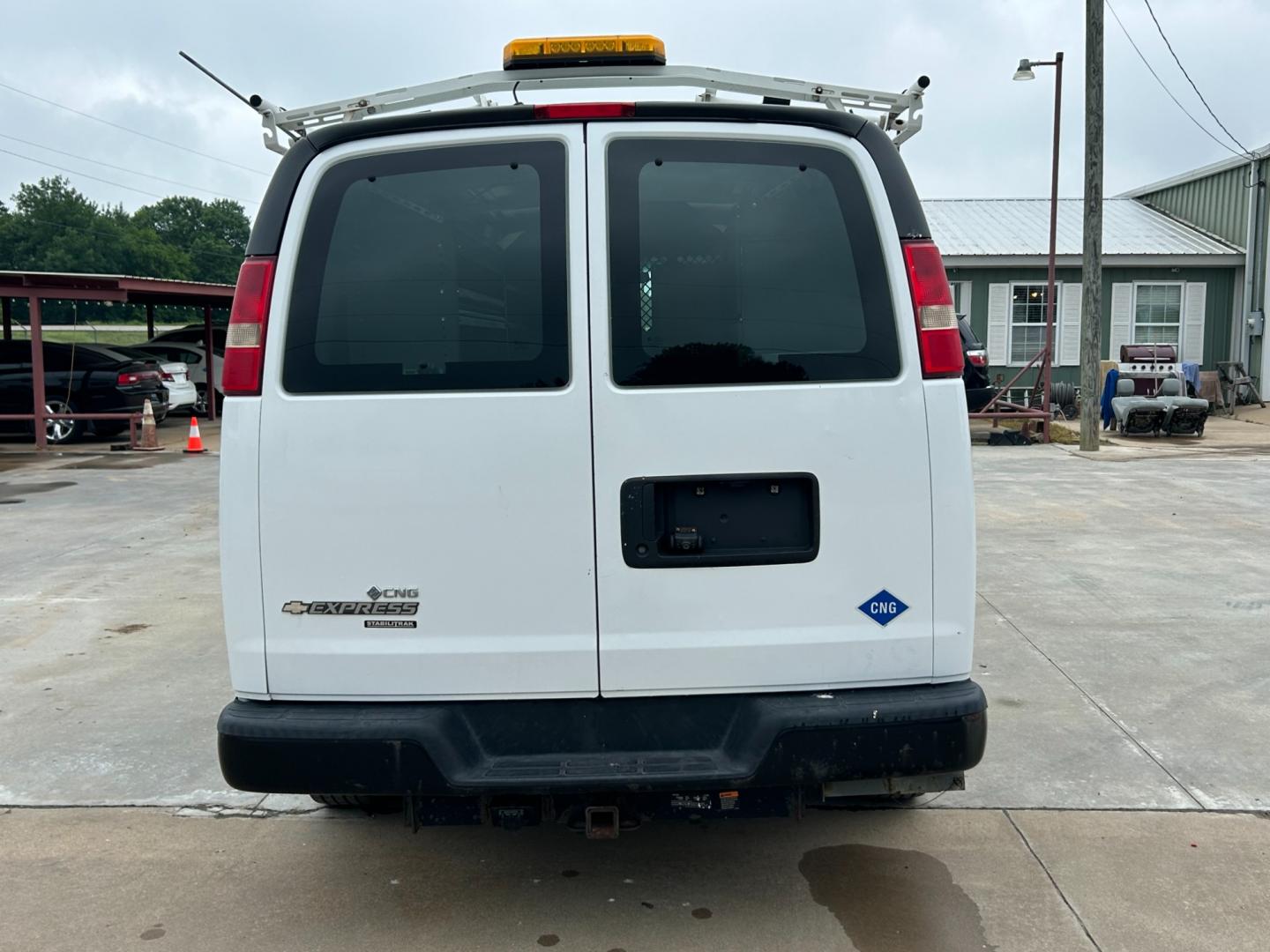 2014 White /Gray Chevrolet Express (1GCWGFCB5E1) , AUTOMATIC transmission, located at 17760 Hwy 62, Morris, OK, 74445, (918) 733-4887, 35.609104, -95.877060 - 2014 CHEVROLET EXPRESS CARGO VAN 6.0L V8 RWD FEATURING POWER LOCKS, POWER WINDOWS, MANUAL MIRRORS, MANUAL SEATS, AM/FM STEREO, LEATHER SEATS, LEATHER-WRAPPED STEERING WHEEL, TRACTION CONTROL, LOCKING METAL CONSOLE, STEEL SHELVES, SPLIT SWING-OUT RIGHT DOORS, AND TOW PACKAGE. EQUIPPED WITH A CNG FUE - Photo#5